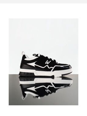 WATSON K FLIP SNEAKERS 10.5 NEW